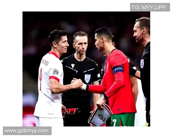 明星同框：演员与足球巨星的精彩合影瞬间展示魅力与风采