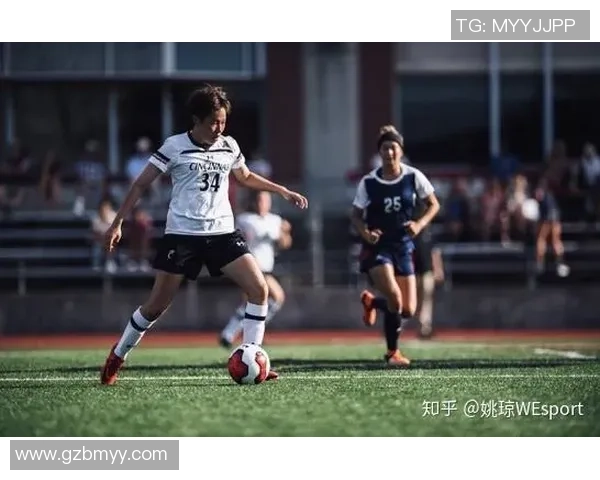 本子上记录的足球明星故事与他们的辉煌成就与人生轨迹 本子上记录的足球明星故事与他们的辉煌成就与人生轨迹